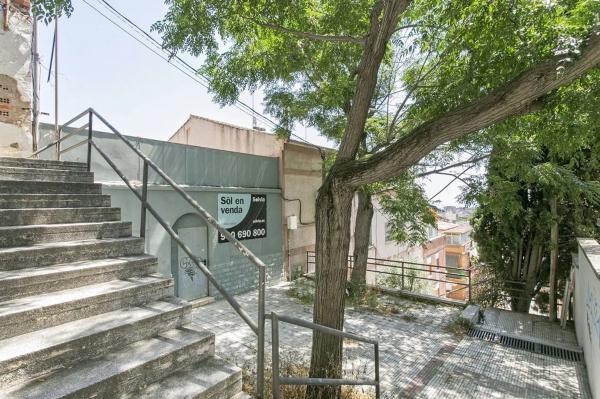 Terreno en calle de Milà