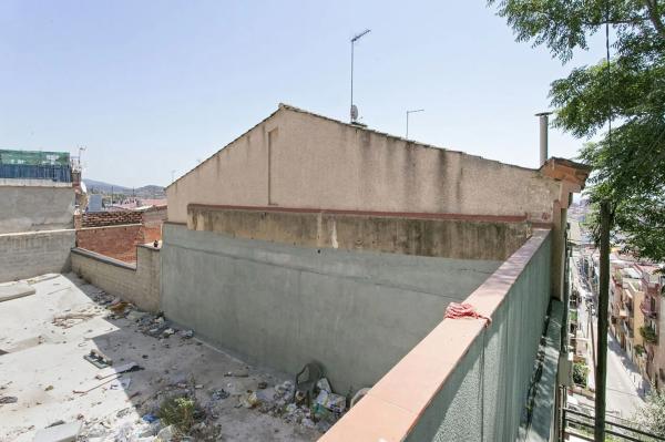 Terreno en calle de Milà