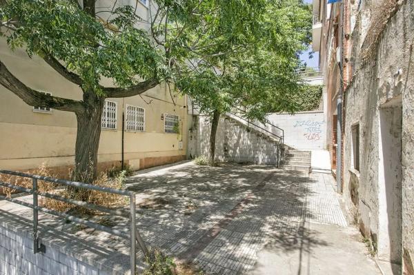 Terreno en calle de Milà