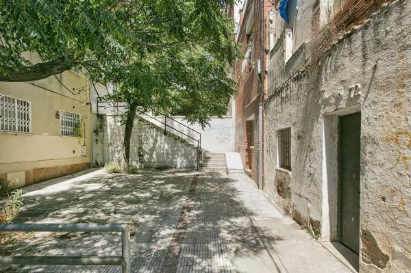 Terreno en calle de Milà