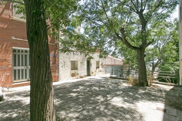 Terreno en calle de Milà