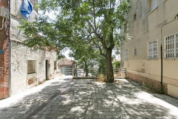 Terreno en calle de Milà