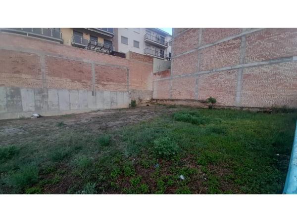 Terreno en calle d'Anselm Clavé
