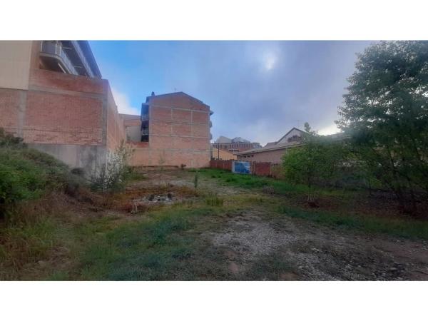 Terreno en calle d'Anselm Clavé