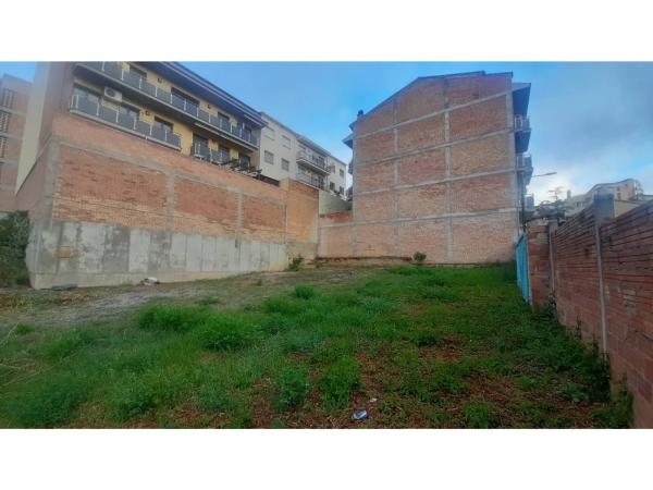 Terreno en calle d'Anselm Clavé