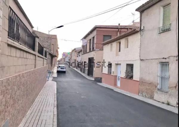 Chalet adosado en calle el Castell, 39