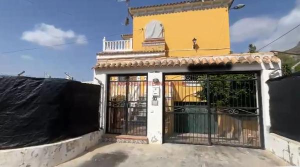 Casa independiente en calle de la Carretera