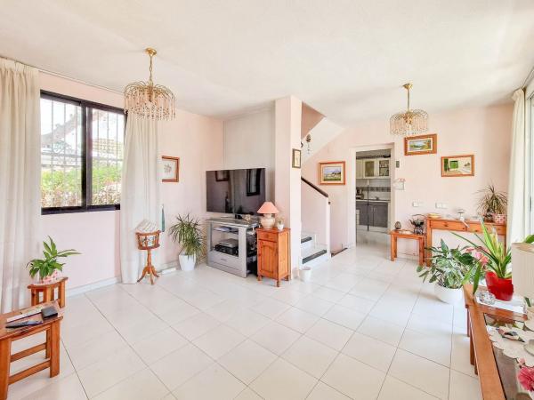 Chalet adosado en calle Joaquin Turina