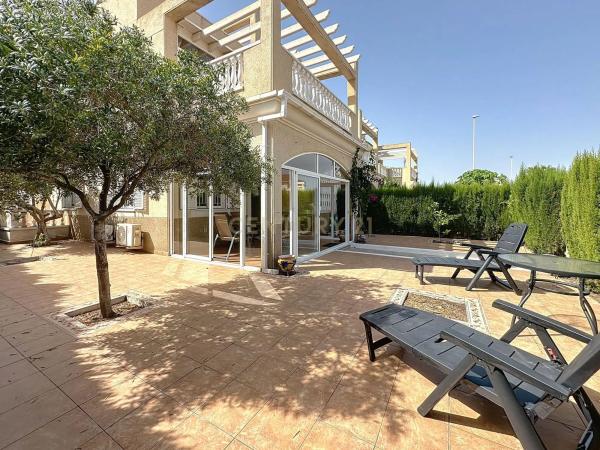 Chalet adosado en calle Pino Piñonero, 57