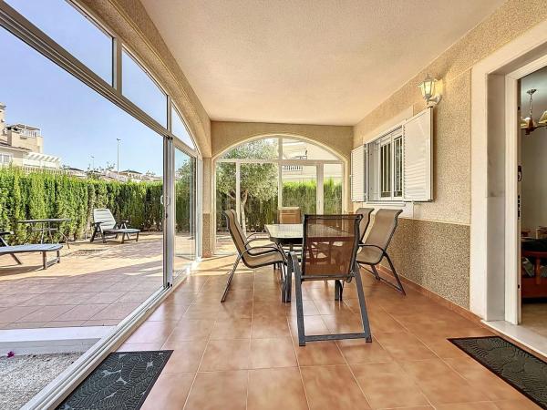 Chalet adosado en calle Pino Piñonero, 57