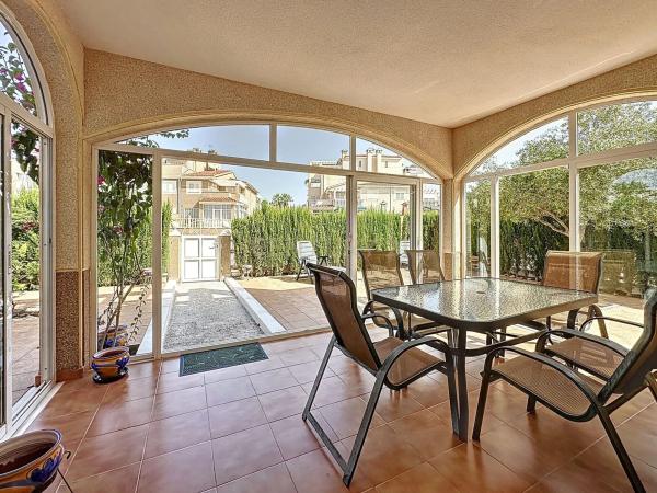 Chalet adosado en calle Pino Piñonero, 57