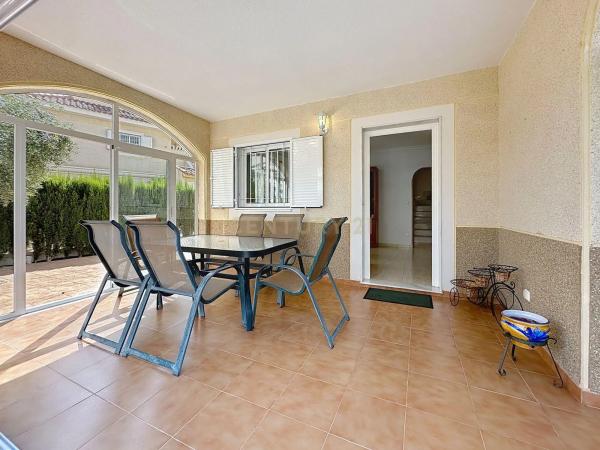 Chalet adosado en calle Pino Piñonero, 57