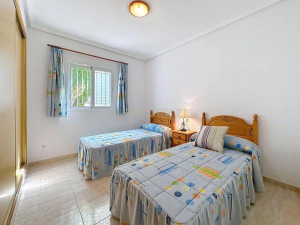 Chalet adosado en calle Pino Piñonero, 57