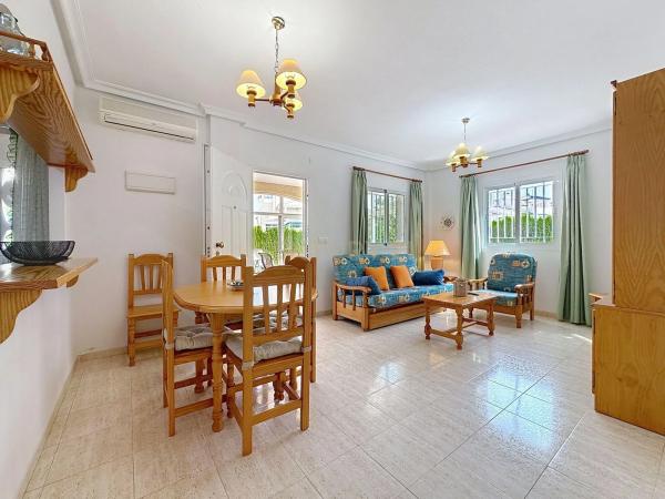 Chalet adosado en calle Pino Piñonero, 57