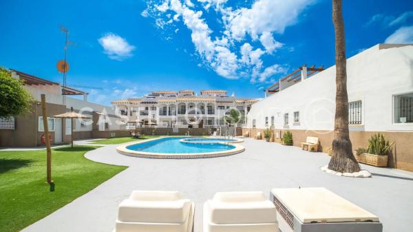 Chalet pareado en calle Almorávides, 10