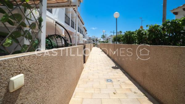 Chalet pareado en calle Almorávides, 10