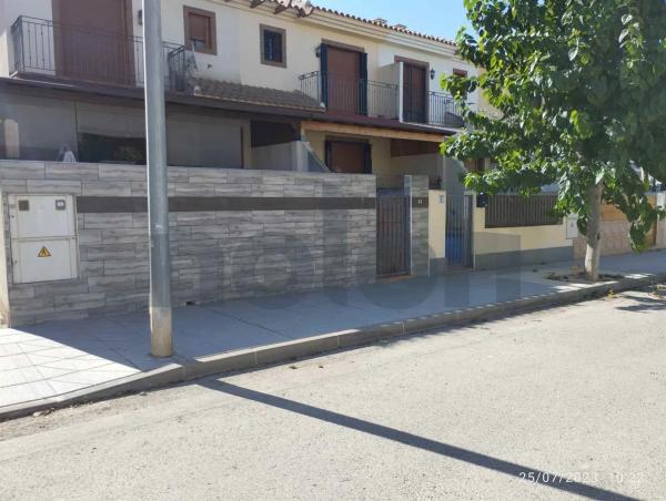 Chalet pareado en calle Pegaso