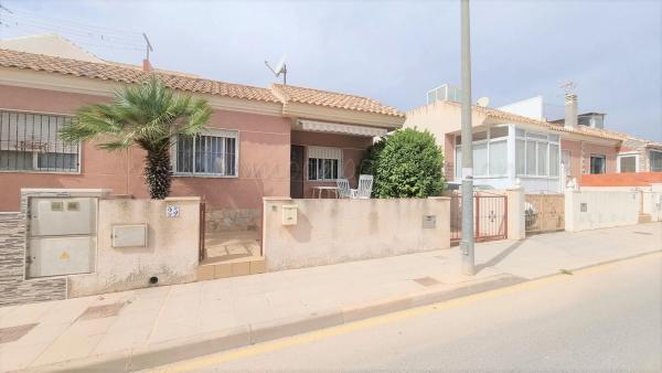 Chalet adosado en Cl Semilleros