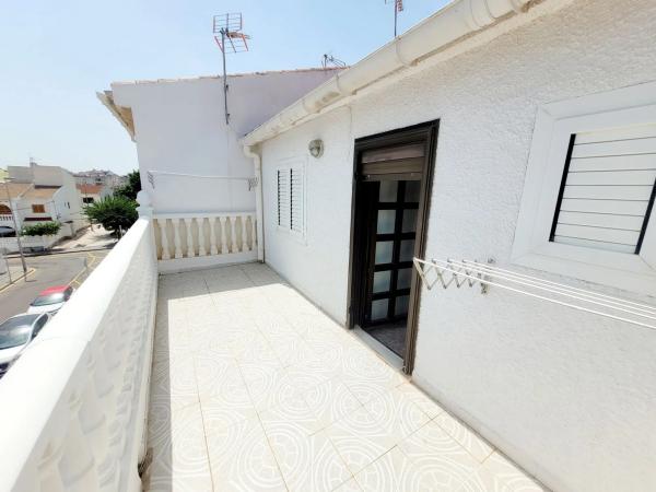 Chalet adosado en plaza de Mil Palmeras, 27