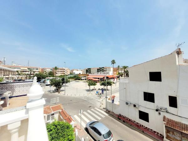 Chalet adosado en plaza de Mil Palmeras, 27