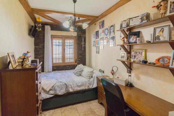 Casa independiente en calle Poeta Miguel Hernández