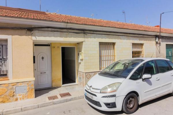 Casa independiente en calle María Ros Ibáñez