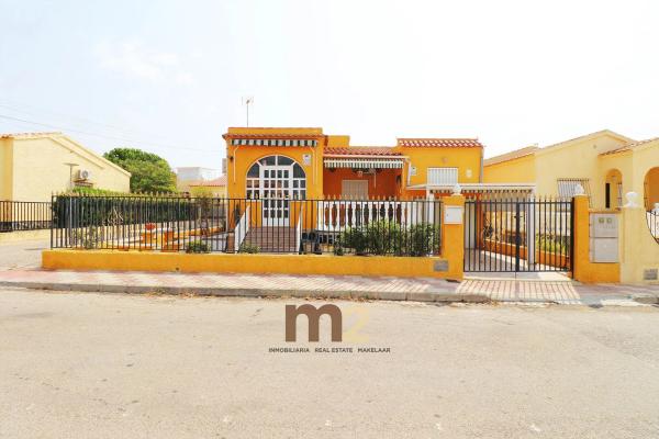 Casa independiente en avenida Juan Carlos i