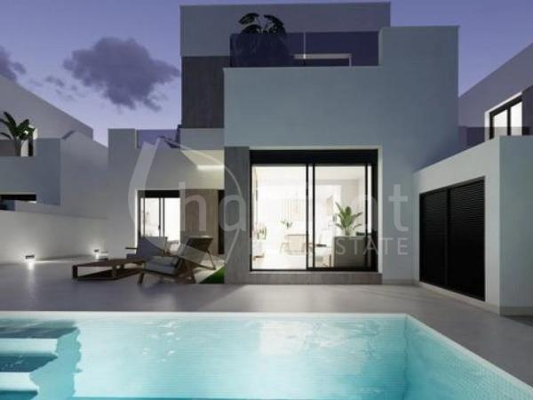 Casa independiente en calle Miguel Hernández