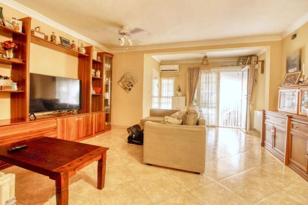 Chalet adosado en avenida Poniente Balcón Costa