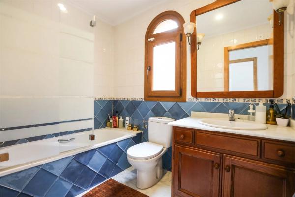 Casa independiente en calle los Marines