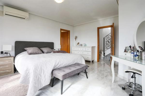 Casa independiente en calle los Marines