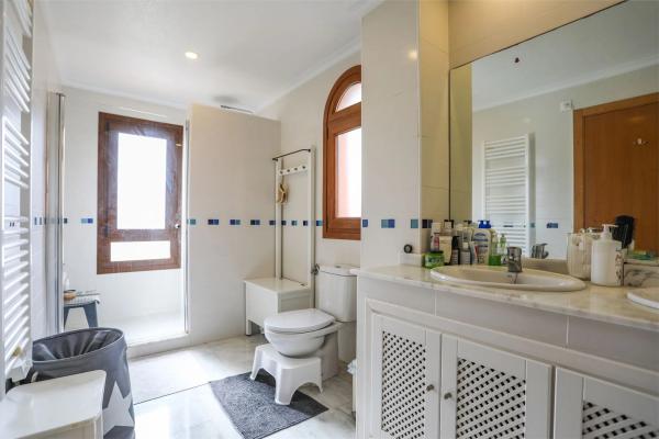 Casa independiente en calle los Marines