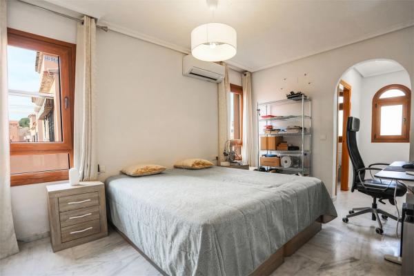 Casa independiente en calle los Marines