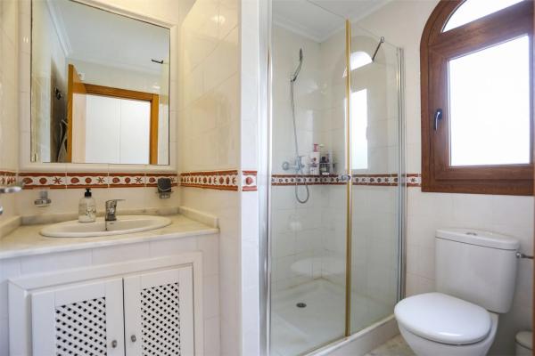 Casa independiente en calle los Marines