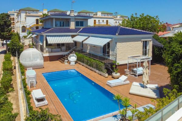 Chalet en calle Mimosas, 12 -16