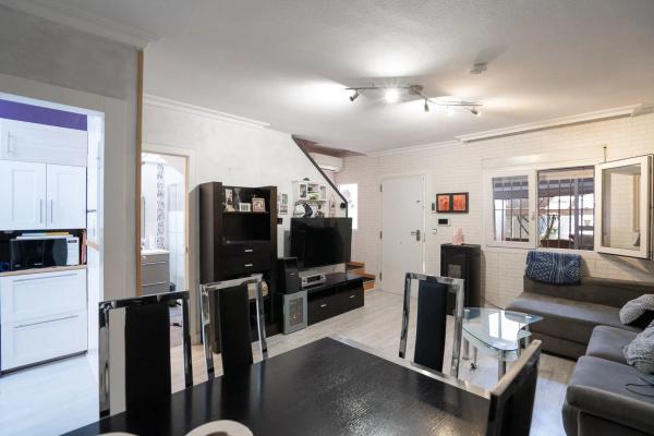 Chalet adosado en calle Argolidas