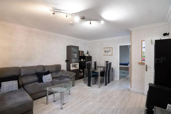 Chalet adosado en calle Argolidas