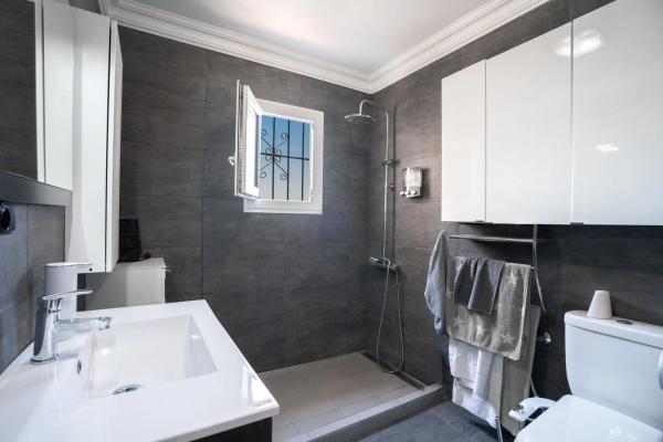 Chalet adosado en calle Argolidas