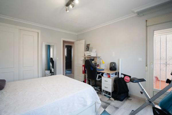 Chalet adosado en calle Argolidas