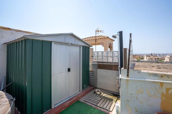 Chalet adosado en calle Argolidas