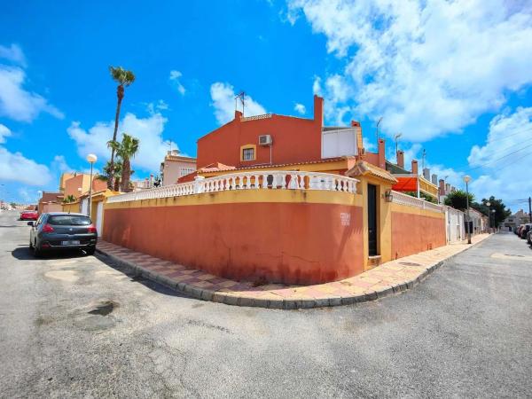 Chalet pareado en calle Miño