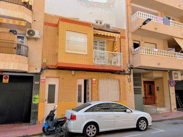 Chalet pareado en calle Gumersindo