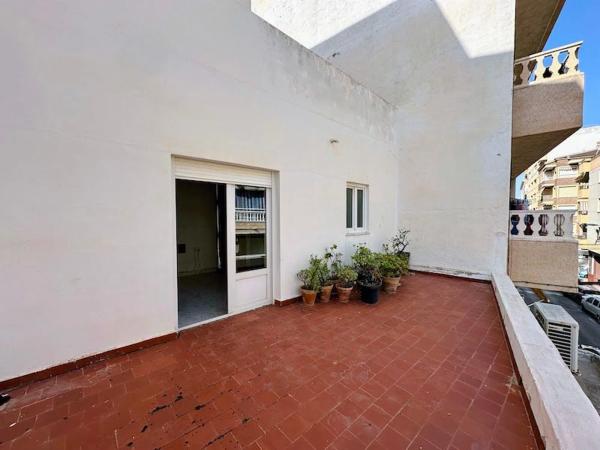 Chalet pareado en calle Gumersindo