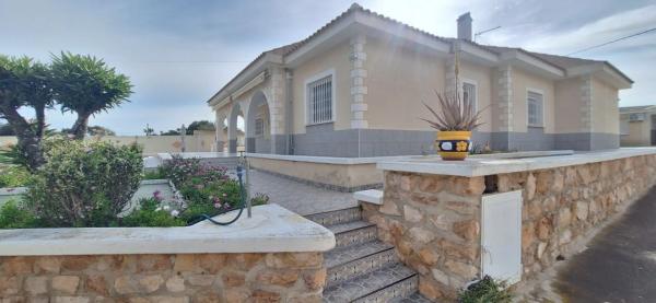 Casa independiente en Urbanización Limoneros