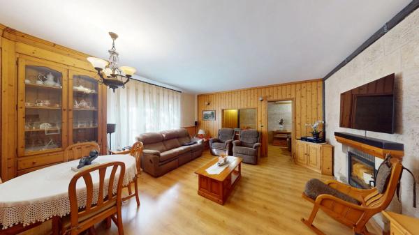 Chalet pareado en avenida de Valverde