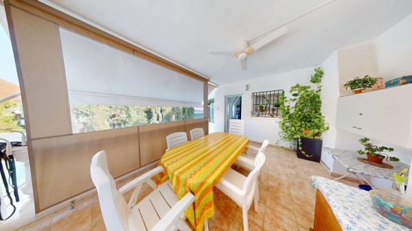 Chalet pareado en avenida de Valverde