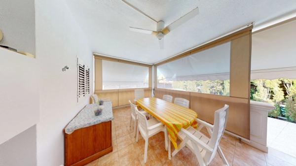 Chalet pareado en avenida de Valverde