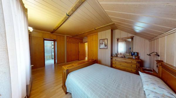 Chalet pareado en avenida de Valverde