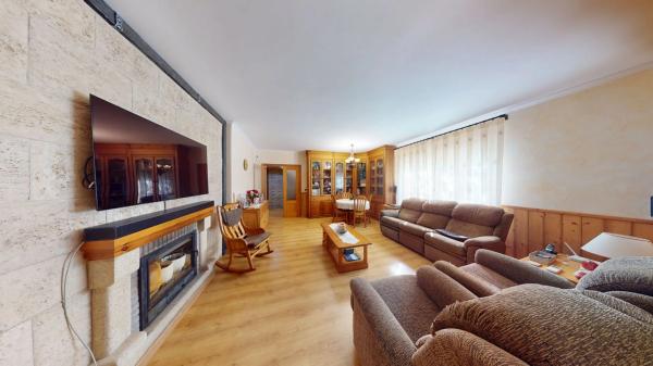 Chalet pareado en avenida de Valverde