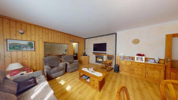 Chalet pareado en avenida de Valverde